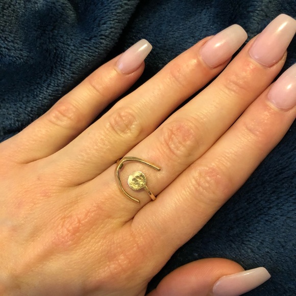 Crescent Moon Ring 🌙